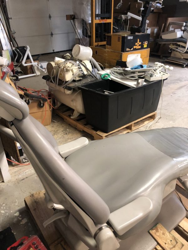 Adec 1040 dental chair