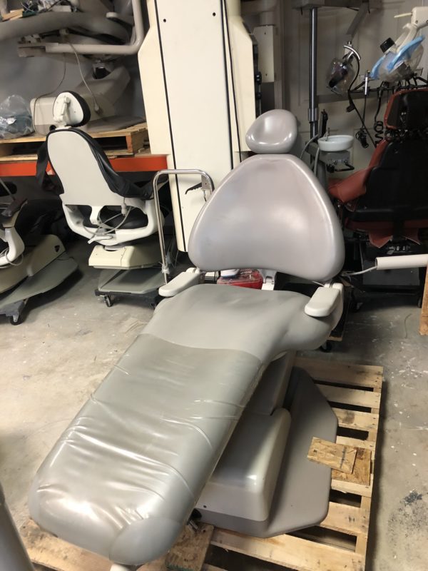 Adec 1040 dental chair